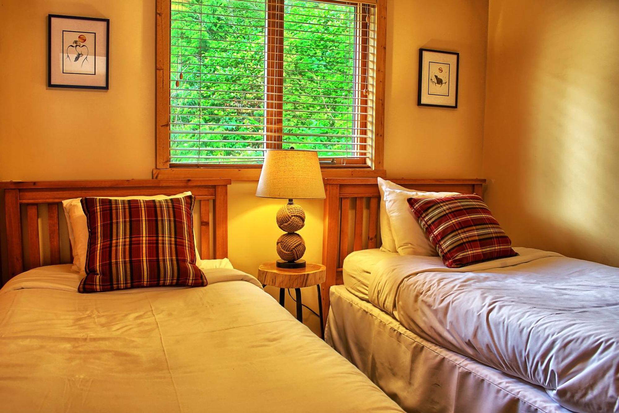 Wild Renfrew Seaside Cottages Port Renfrew Room photo